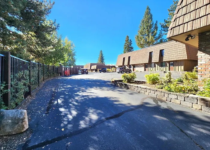 Tahoe Shoreline Retreat - Close To Ski Resorts & Hoa Amenities