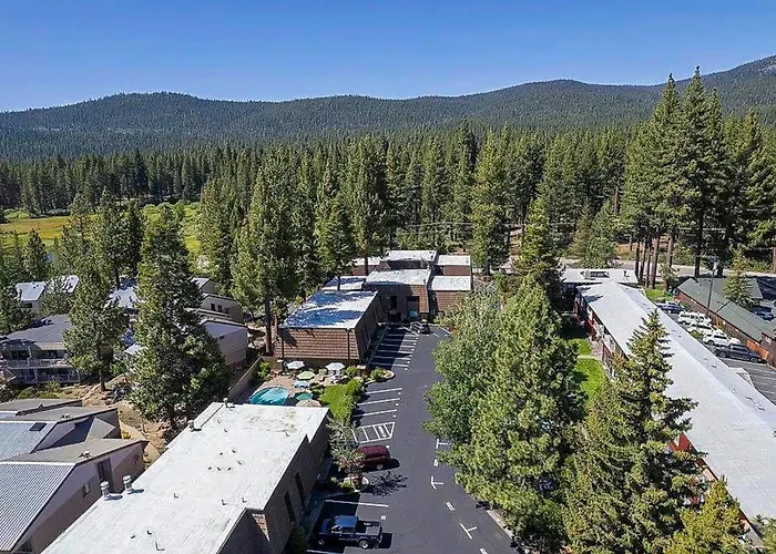 Summit & Shore Chalet