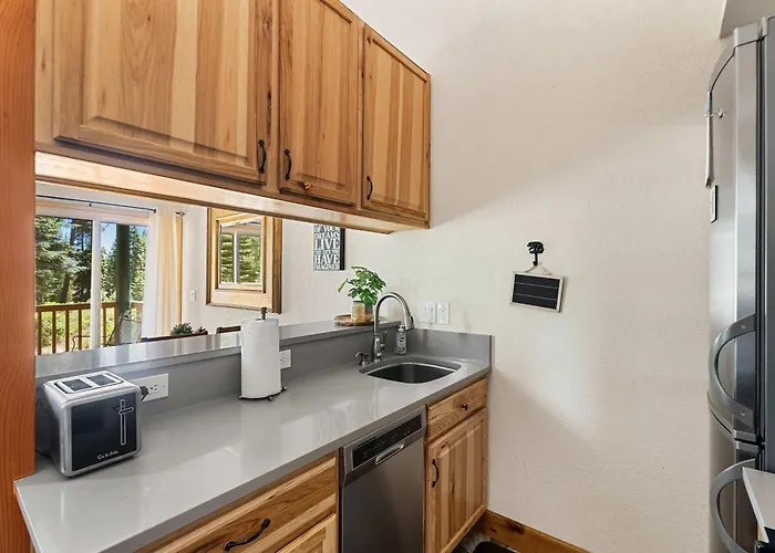 Tahoecozy With Pool Hot Tub And Near Northstar